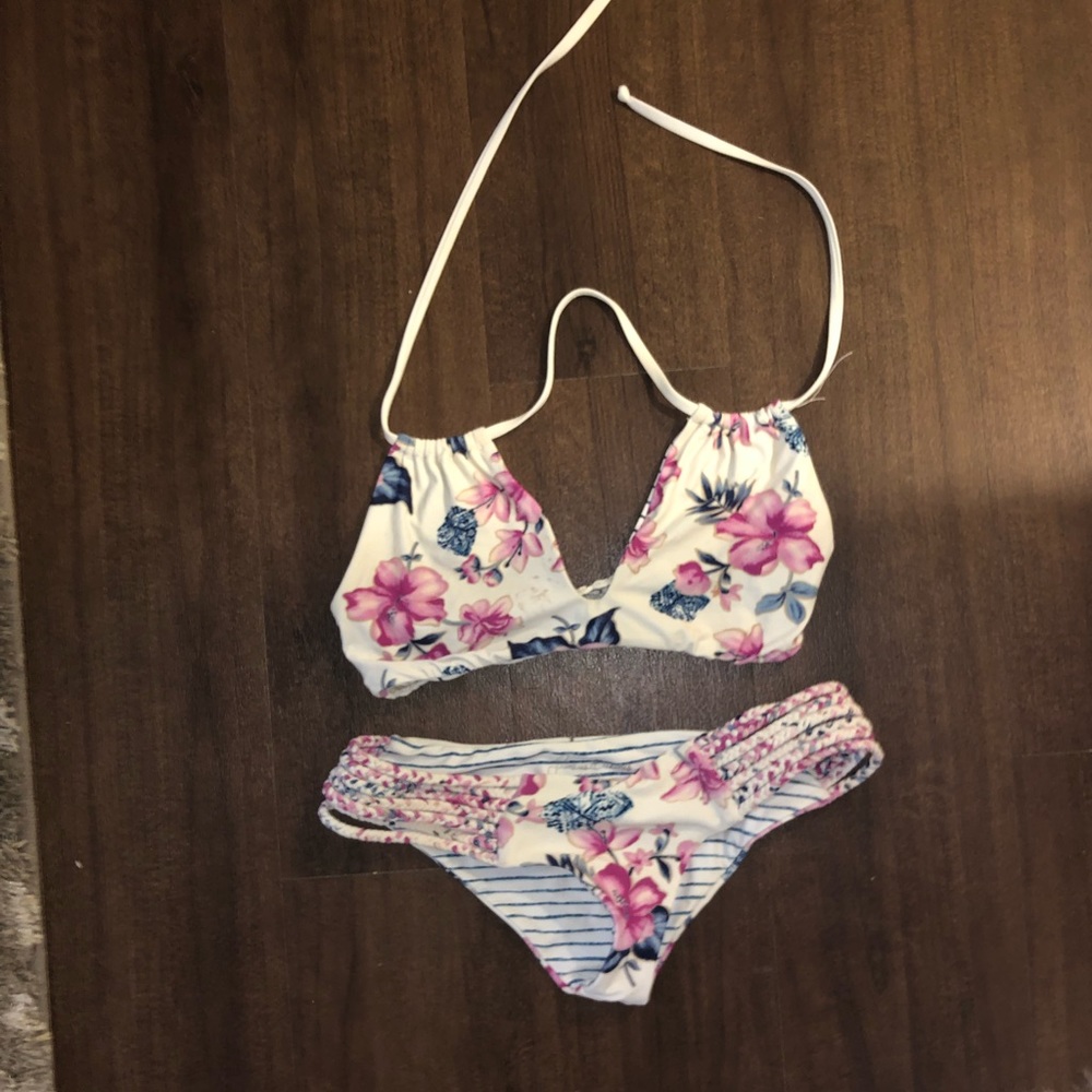 Frankie’s Bikini! Floral print